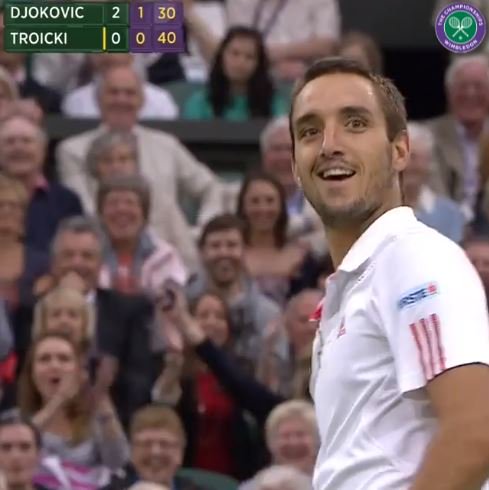 Never forget cuando Djokovic le estaba pegando una paIiza a Troicki y un espectador le dijo que le tirase al revés.