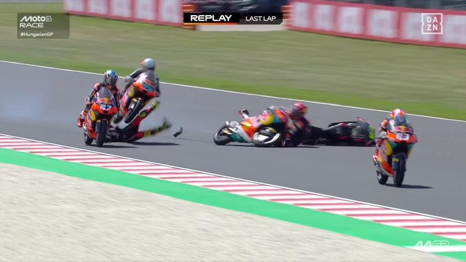 Fea caída de David Muñoz en la última vuelta de Moto3