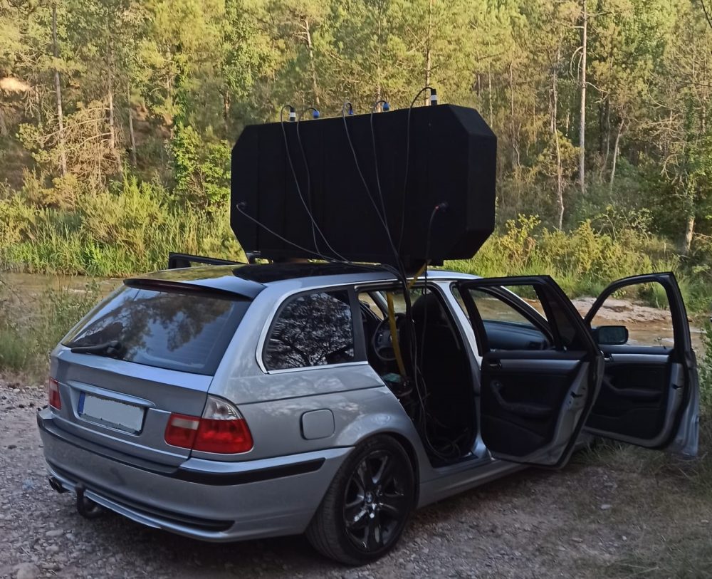 Atentos al coche que se han encontrado los Mossos en el pantano de Sant Ponç.