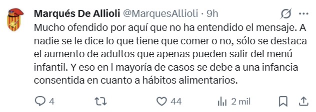 Adultos de 35 años que comen como un niño de comunión.