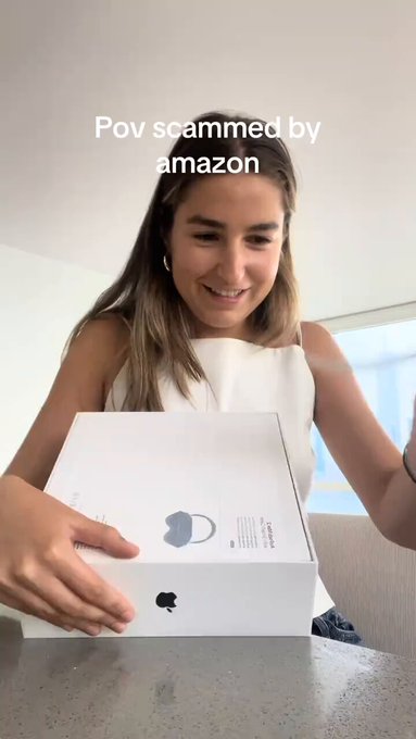 Sorpresa al hacer el unboxing de unos carísimos cascos de Apple.