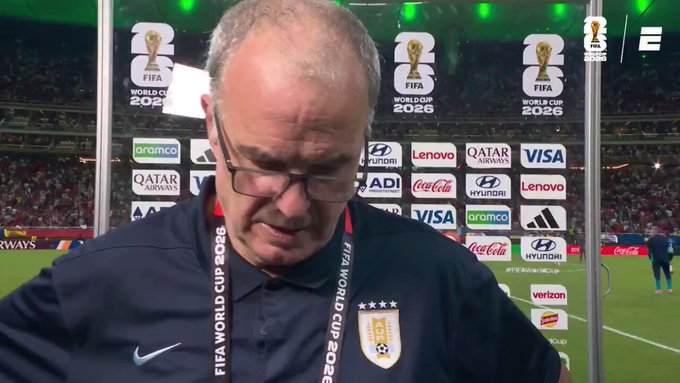 Bielsa se vuelve loco después de la eliminación de Uruguay contra España.
