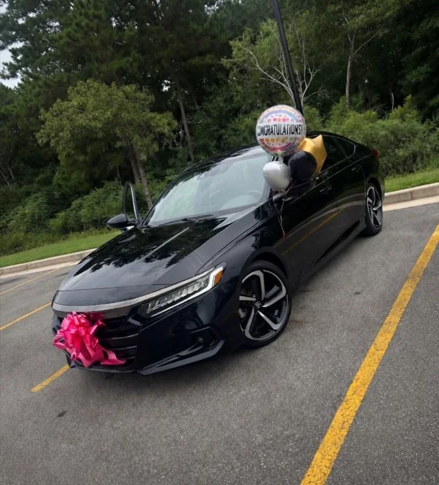 Una madre le compra a su hija un Honda como regalo de graduación, y esta fue su respuesta.