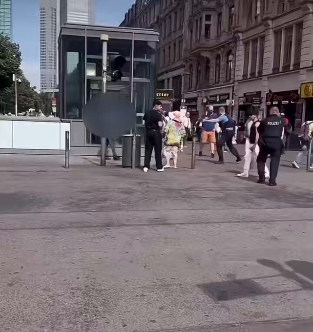 Ya hay gente acusando al policía que disparó a un sujeto en Fráncfort.