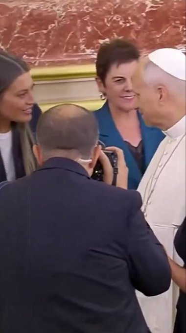 Miriam Nogueras crea polémica con el Papa en el Congreso y le pide que hable catalán en su visita a Cataluña: “Hablar el idioma de la tierra que te acoge es un maravilloso acto de amor y respeto”
