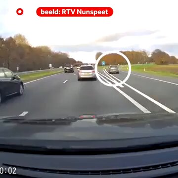 Sacrifica su coche para salvar a un conductor que se había quedado inconsciente.