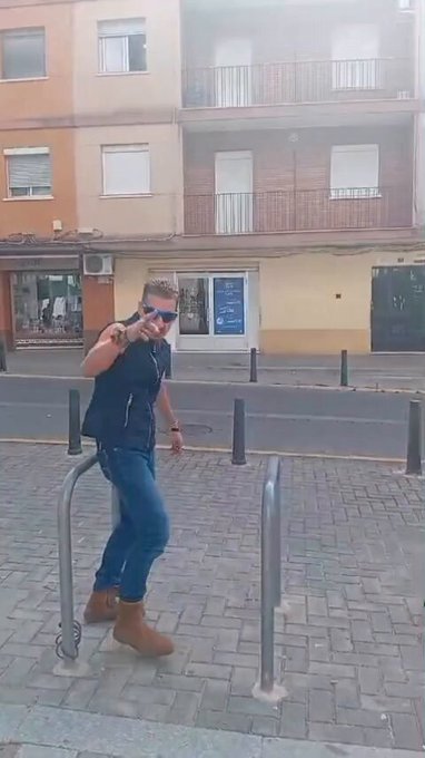 Sensei nos enseña cómo hacer dominadas al estilo 'Sauna Adán'.