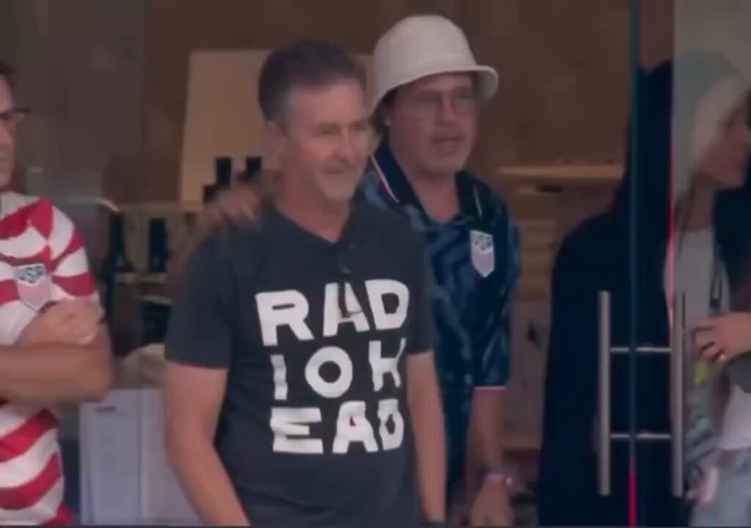 Preocupación por el estado de salud mental de Edward Norton. Se le ha visto desorientado hablando solo durante el USA-Turquía en el estadio de los Ángeles.