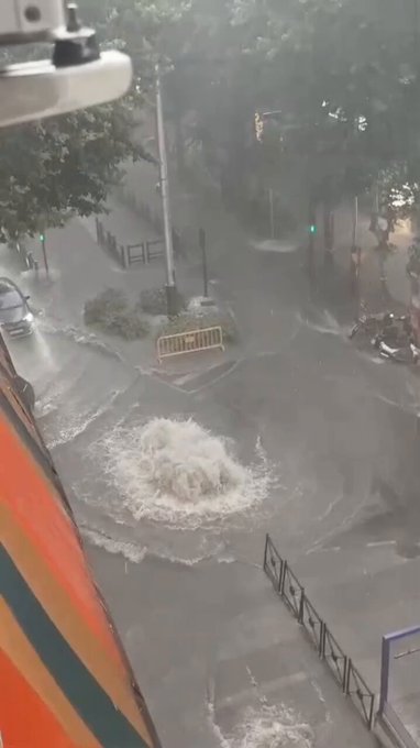 Jaén activa la fase de pre emergencia tras caer 30 litros en 20 minutos, con 110 avisos, cortes de luz e importantes anegaciones en toda la capital