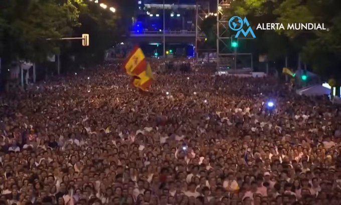 El papa León XIV congrega a más de 500.000 jóvenes en una multitudinaria vigilia en Madrid.