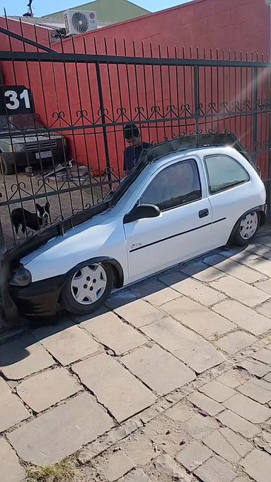 Cuando no te compran el Opel Corsa y te da pena tirarlo.