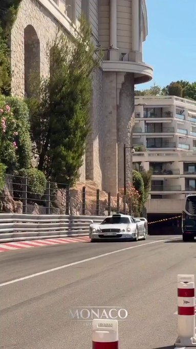 Fernando Alonso de paseo con su Mercedes CLK-GTR del que solo hay 20 unidades valorado en unos 15 millones.
