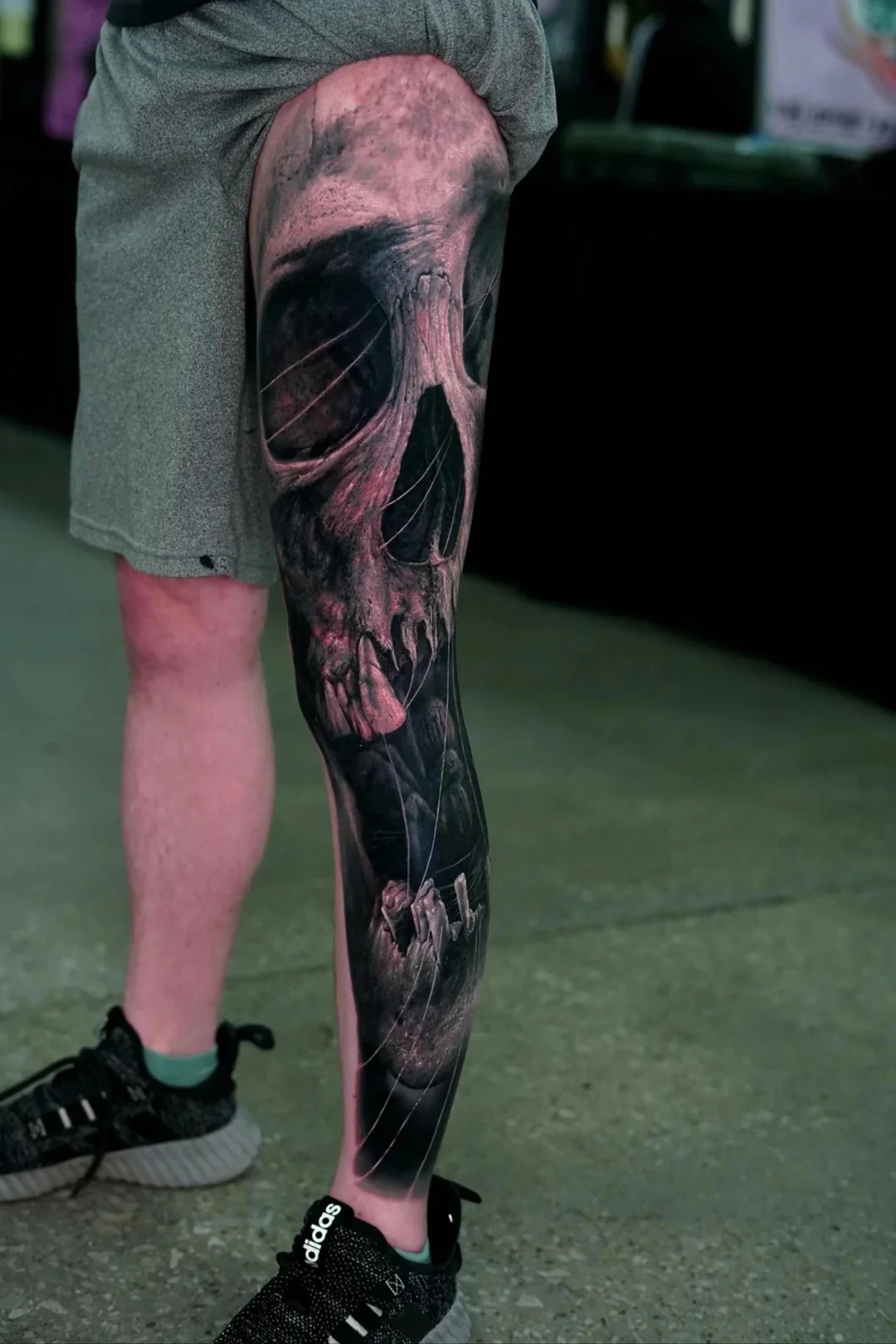 Resultado tras 3 días seguidos tatuándose la pierna.