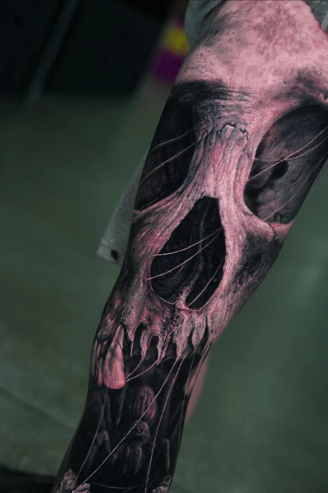 Resultado tras 3 días seguidos tatuándose la pierna.
