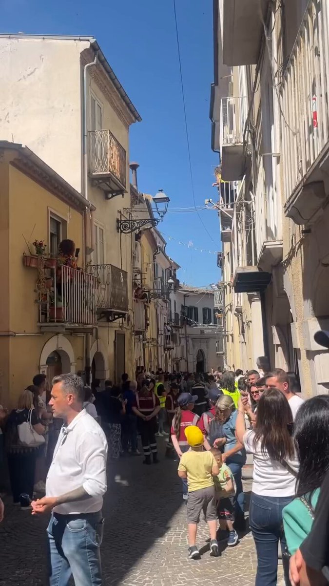 La visita del Papa está bien, pero Los Misterios de Campobasso el día del Corpus es otro nivel.