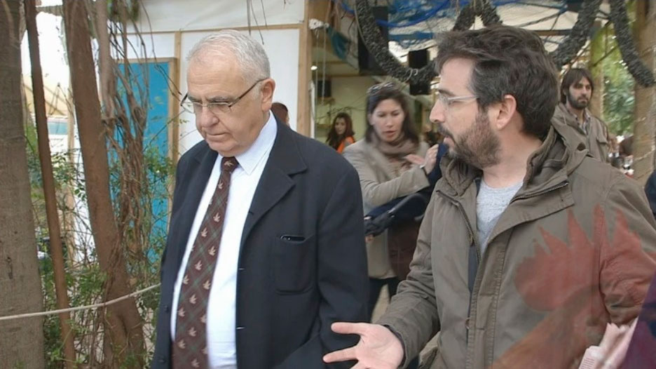 Vosotros sois muy jóvenes, pero el mismo Jordi Ébola que no tiene nada que preguntarle a Óscar Puente por Adamuz, asediaba a Juan Cotino por el accidente de metro de Valencia.