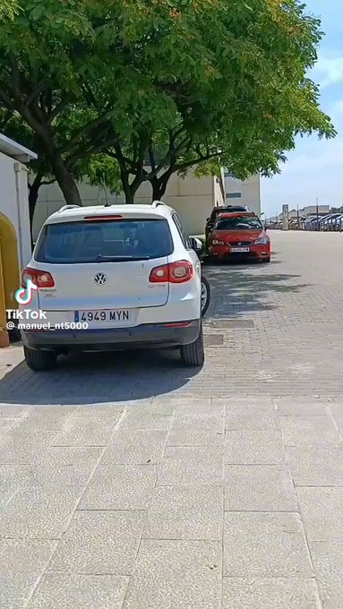 Parece que la gente le está perdiendo el miedo al gorrilla yonki de los 5 euros.