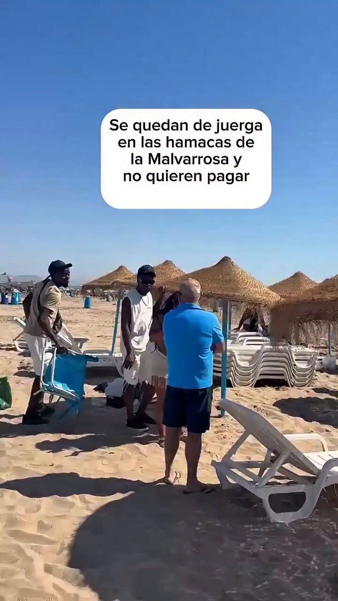 Tangana en la Malvarrosa por la okupación de las hamacas.