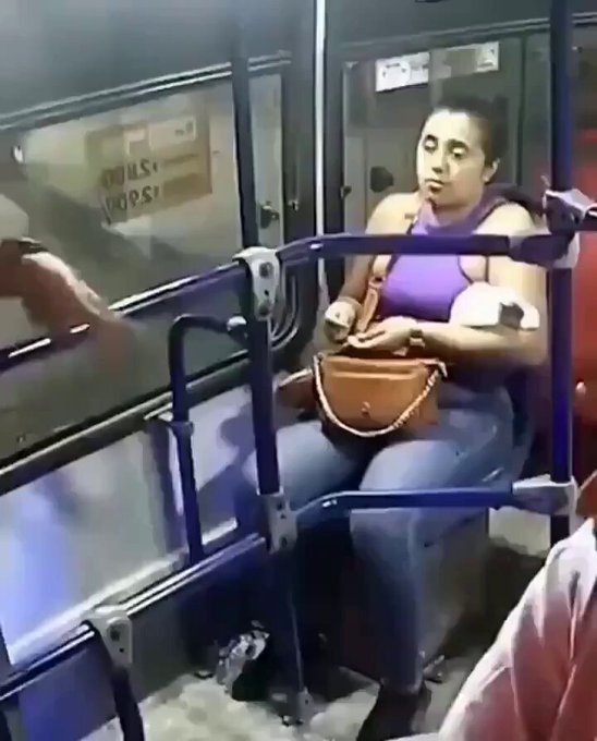Cómo de inseguro tiene que ser tu país para que lleves siempre dos móviles para que si te atracan le des el chungo a los ladrones.