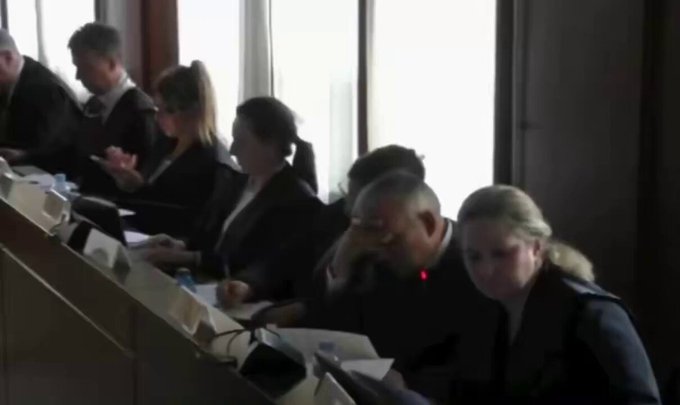 ¿Vosotros nunca habéis ganado 340.572 euros por ser socialistas y tocaros los huevos en una oficina que no existe?