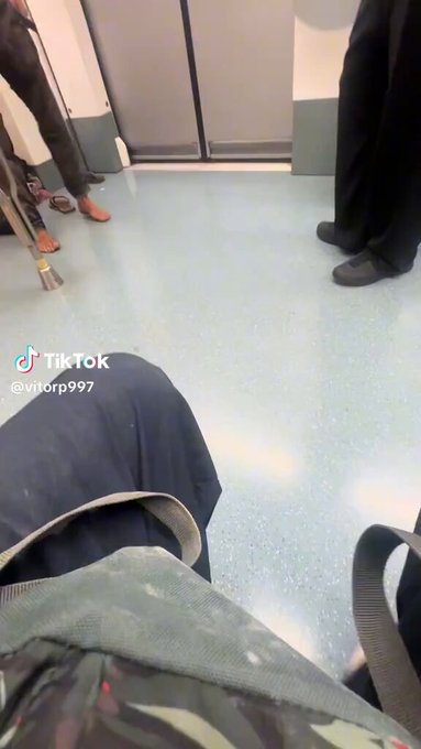 Metro de Warcelona: "Bájate de mi vagón que te saco los ojos".
