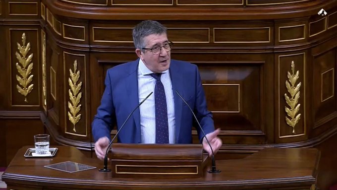 Hasta a Pdro le ha dado vergüenza esta lamida de sable...