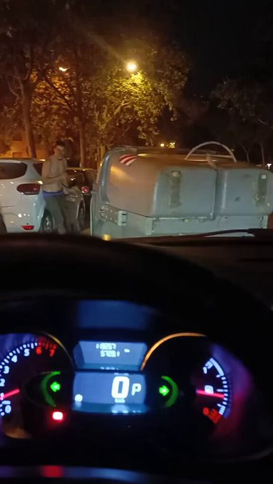 Te levantas a las cinco de la mañana para ir a trabajar y acabas llegando tarde porque un loco ha cruzado un contenedor en mitad de la calle y no puedes bajar a quitarlo porque el sujeto es totalmente impredecible.