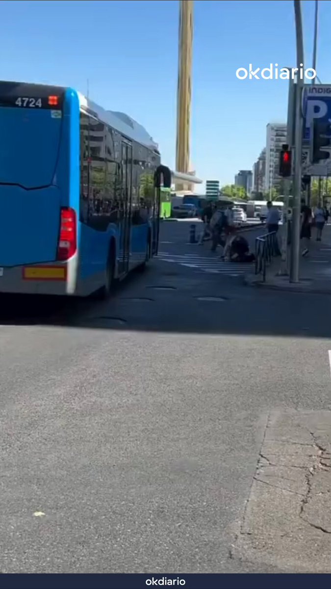 Un ladrón intenta atracar a un tipo que resultó ser un policía secreta.