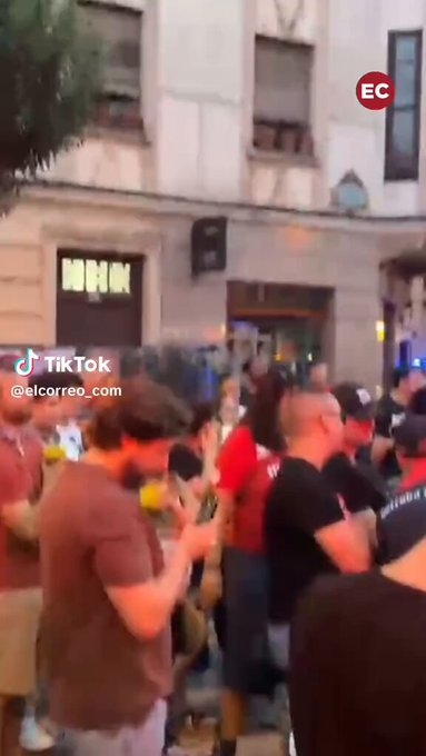 Tensión en Barakaldo porque una txosna instaló una pantalla para ver la semifinal de España en el mundial.