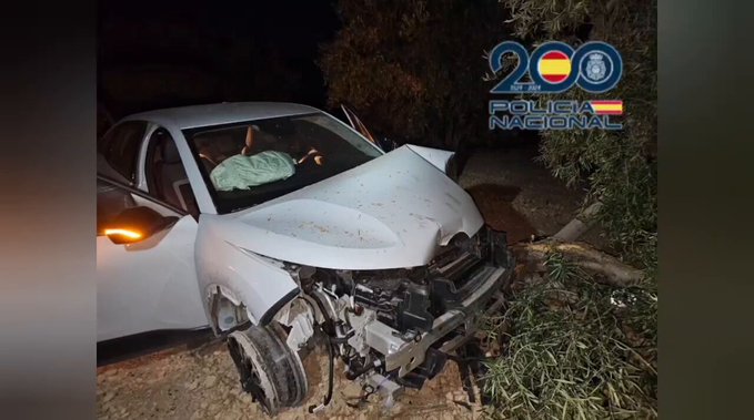 Cuatro detenidos tras una peligrosa persecución a un coche cargado de armas de guerra desde Elche hasta Murcia.