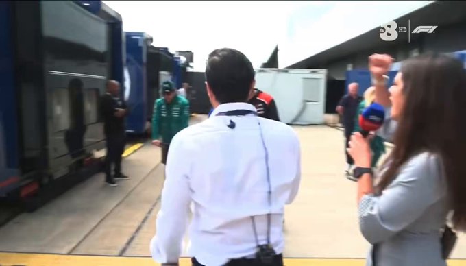 Este clip no lo había visto en su día. Sky Italia felicita a Alonso por su victoria en lego. Su respuesta: “Con una máquina igual, siempre se vence”.