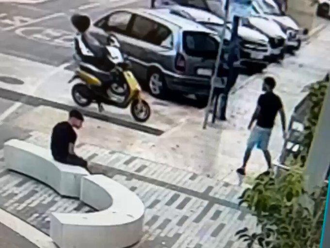 Dos hermanos le dan una paIiza a un hombre para robarle la cartera en Villajoyosa.