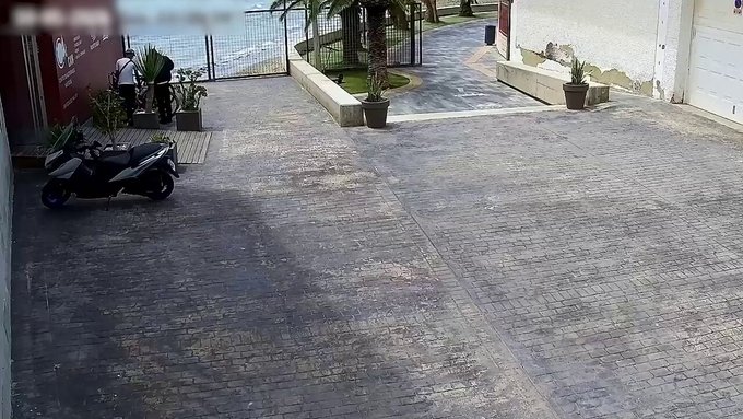 La Guardia Civil desarticula en el Mar Menor, Murcia, un grupo juvenil que sustraía bicicletas y patinetes eléctricos de gama alta.