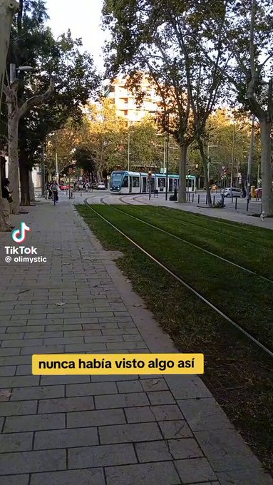 HAY SERPIENTES GIGANTES DE METAL EN BARCELONA