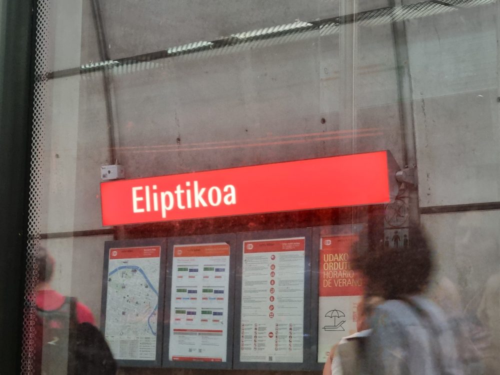 Lo de cambiar el legendario nombre de MOYUA a “Eliptikoa” debería ser motivo de dimisión inmediata por parte de los altos cargos de Metro Bilbao.