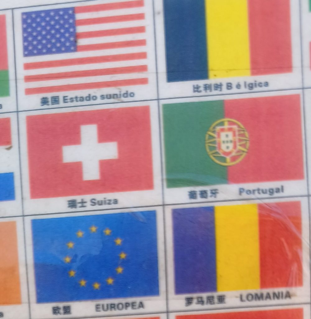 Una tienda de banderas en la semana negra las vendía bajo el nombre de como las pronunciaba el dueño