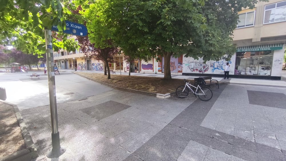 Un vecino de Mataró ha sido multado con 1.800 € por el ayuntamiento por haber plantado árboles y arreglado los bancos de la ciudad.