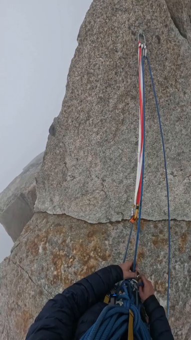 Un montañista ruso grabó el escalofriante sonido de chasquido que se formó en el aire segundos antes de que cayera el rayo.