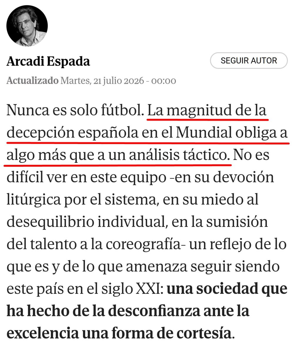 Han publicado un artículo de Arcadi Espada donde se comenta la derrota de la selección española en el Mundial. Se ve que había mandado dos versiones, una por si ganaba la selección y otra por si perdía y han publicado por error la que perdía.