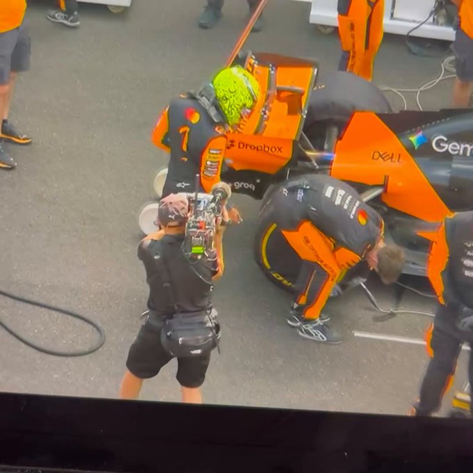 Ya sabemos quién le calienta las gomas a Lando Norris.