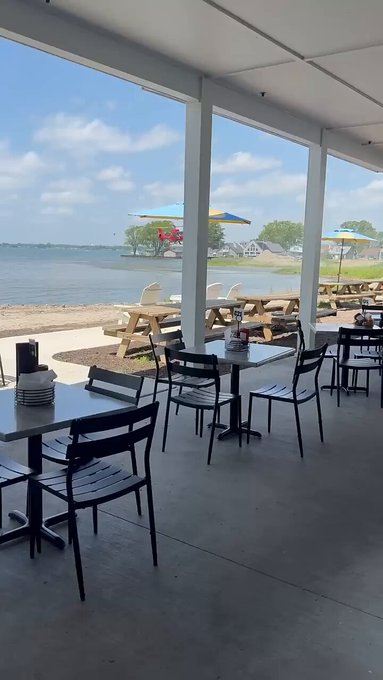 Se estrella un helicóptero durante el aterrizaje en una zona de playa.