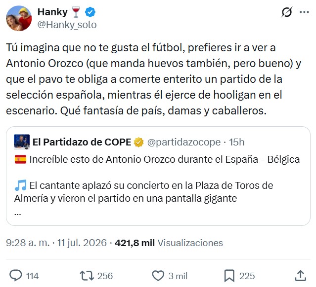 Antonio Orozco aplazó su concierto en la Plaza de Toros de Almería y vieron el partido en una pantalla gigante.