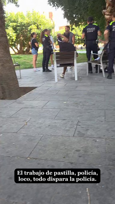 Esto ha ocurrido durante una intervención de la Guardia Urbana en Barcelona .