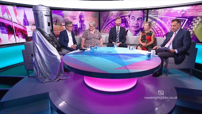 Estáis viendo a un candidato REAL que se enfrenta a Farage: El Conde Caracontenedor.
