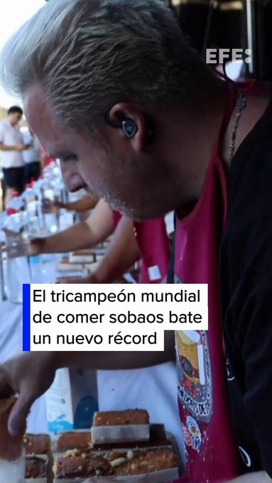 Valentín Carrasco Ferrer ha revalidado su título en el campeonato mundial de comedores de sobaos tras imponerse con un nuevo récord: 18 sobaos en ocho minutos.