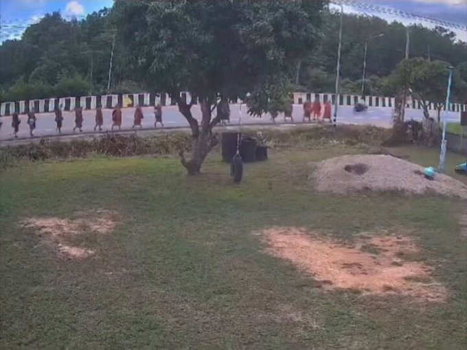Hay un nuevo vídeo del atropeIIo de una procesión de monjes budistas en Tailandia.
