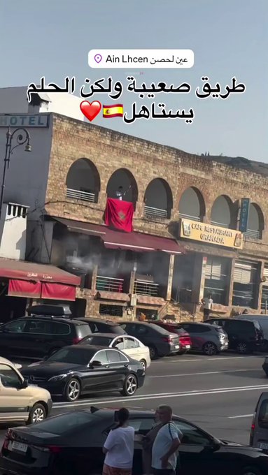 Graban VOLQUETES de amegos dirigiéndose a la frontera de Marruecos con Ceuta.
