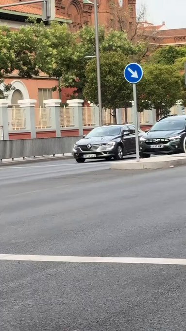 Esto ha ocurrido en Madrid al informar de una furgoneta cruzada en mitad de la calle.