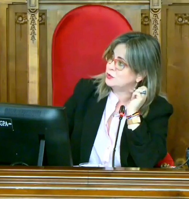 El "Charo Movement" pide perras para su chiringuito.