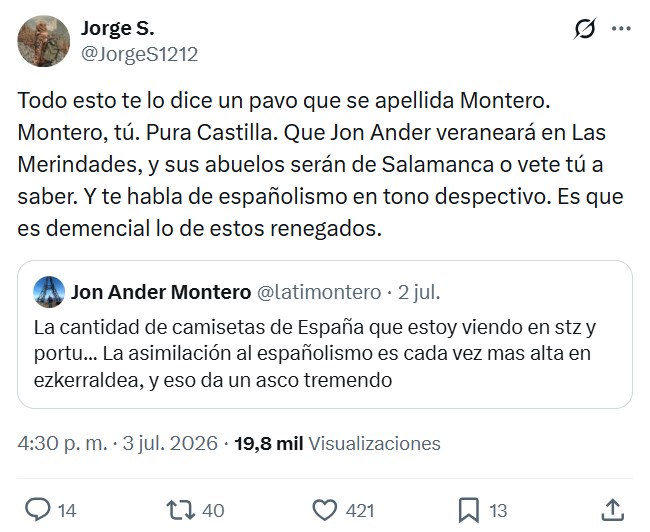 El antes y el después de la terraza de Vitoria en la que se había colgado una bandera de España.